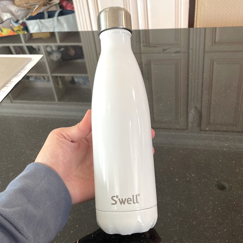 The original Swell bottle 17 oz in white